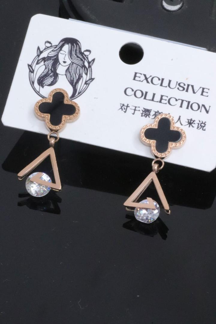 A EARRINGS E1066