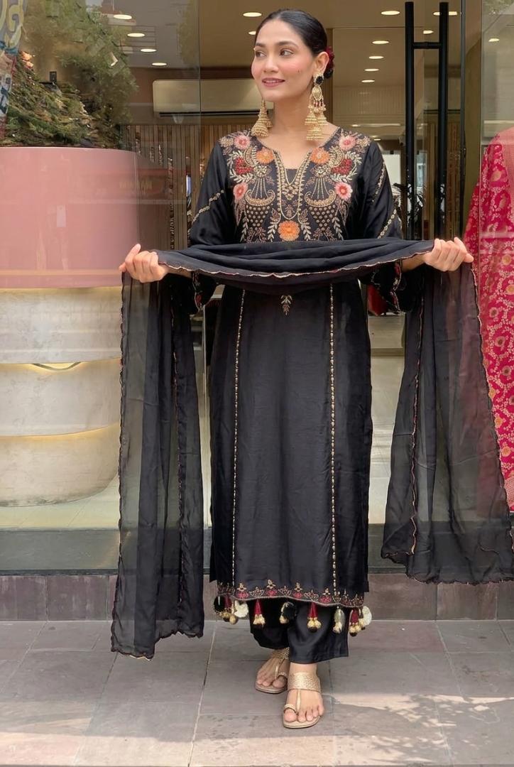 KURTI  WITH PANT & DUPATTA DI-MADHURI