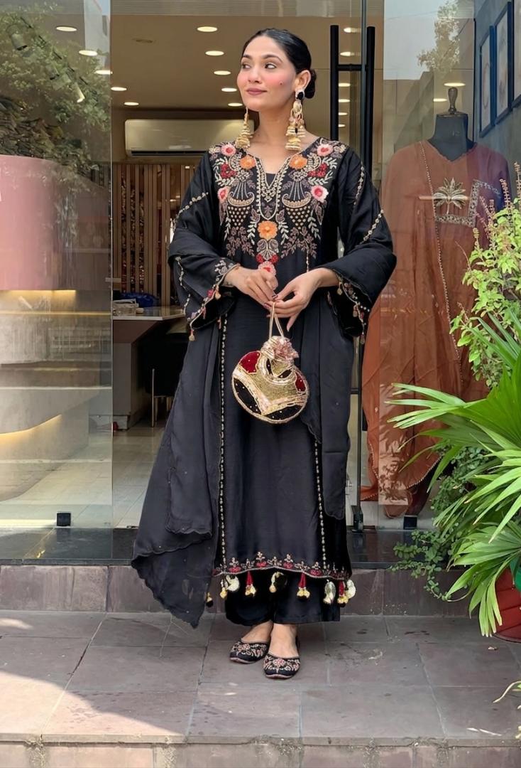 KURTI  WITH PANT & DUPATTA DI-MADHURI