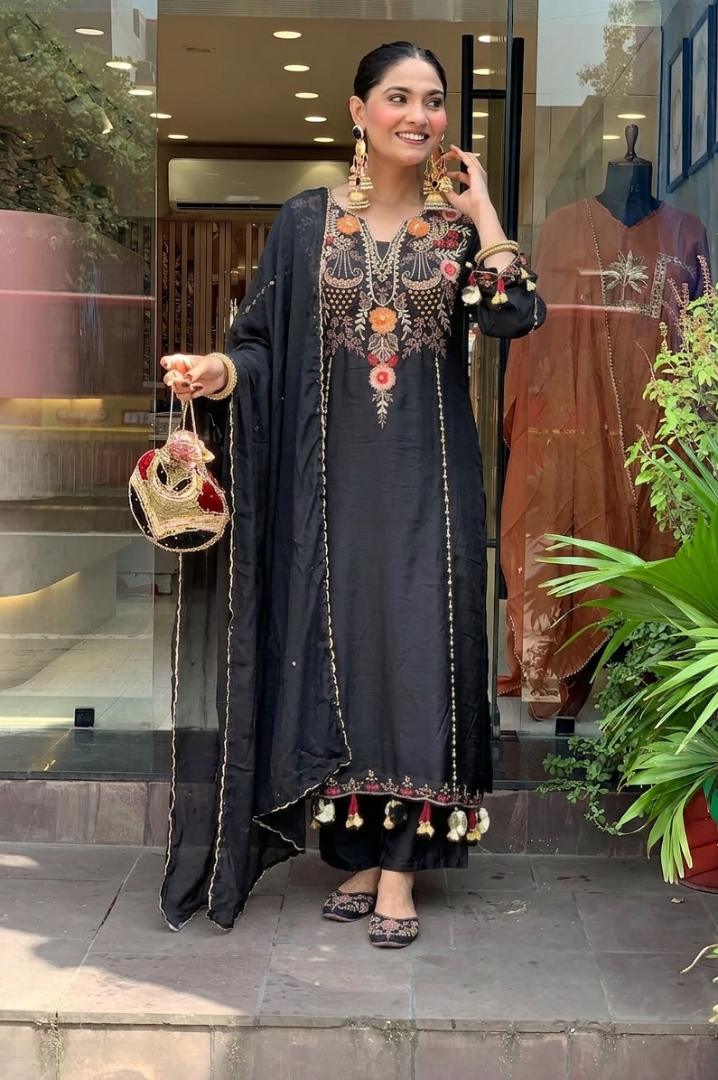 KURTI  WITH PANT & DUPATTA DI-MADHURI