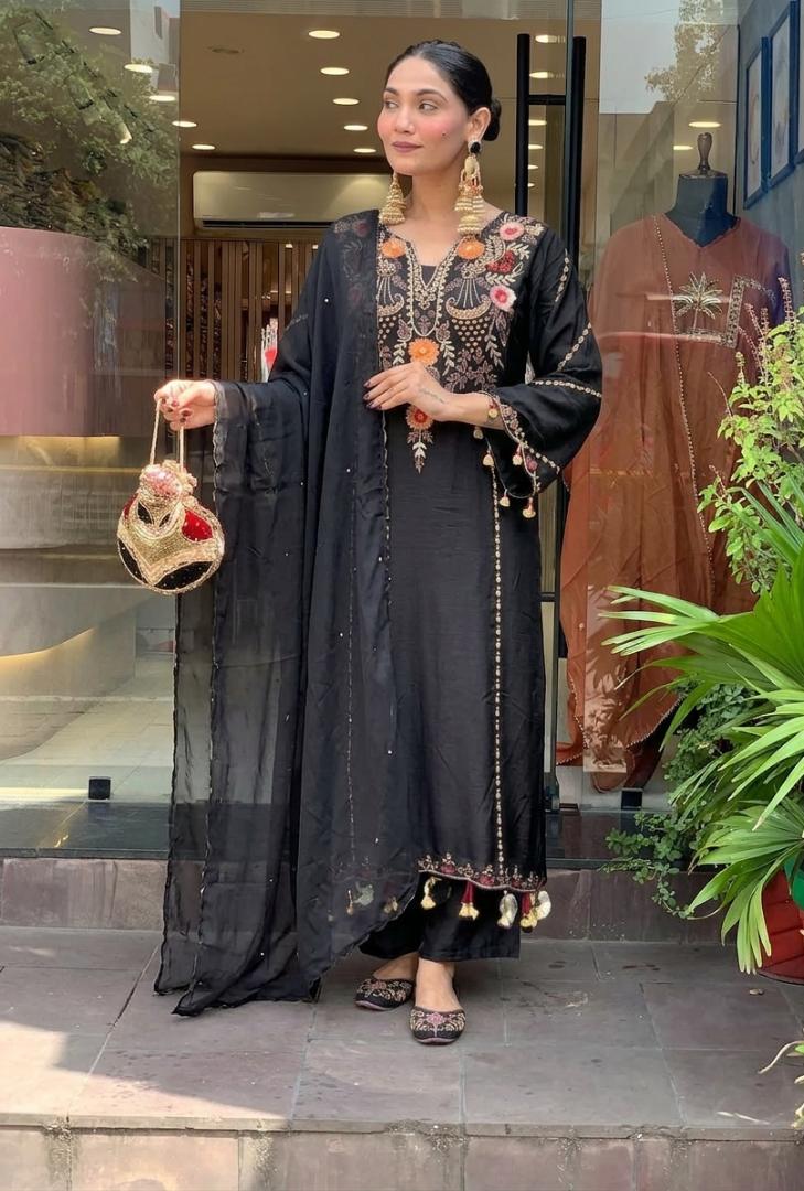 KURTI  WITH PANT & DUPATTA DI-MADHURI