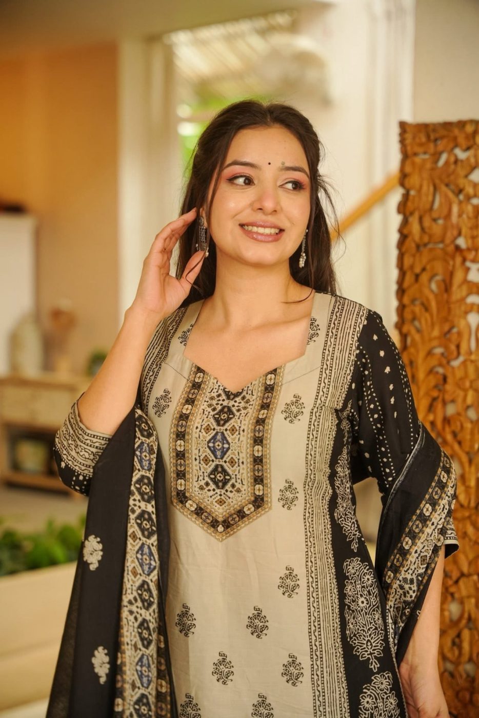 KURTI  WITH PANT & DUPATTA MV-6090