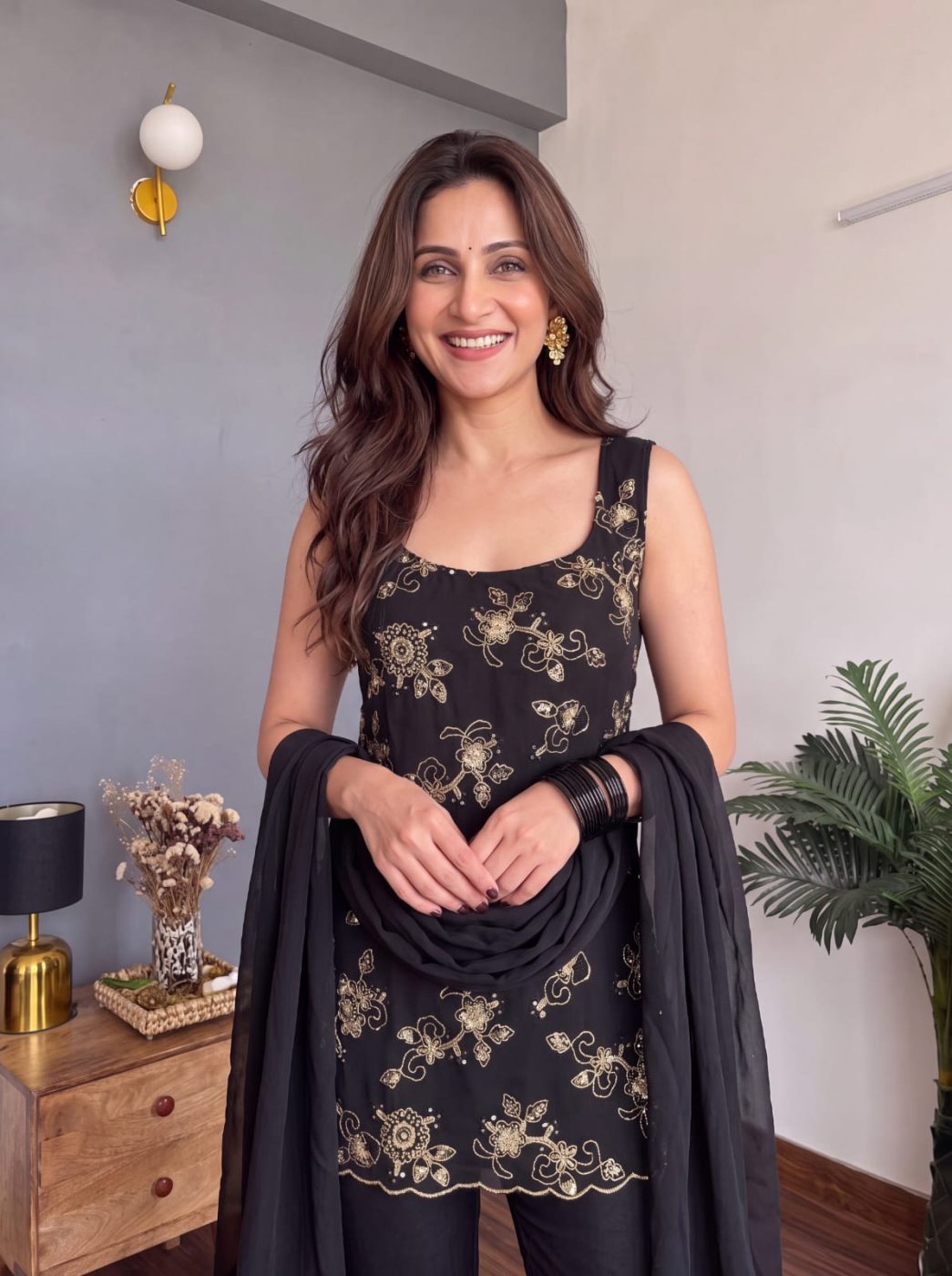Most Beautiful and Attractive Catalog Add 📈 💞 KURTI  WITH PANT & DUPATTA MV-6070 (Black)