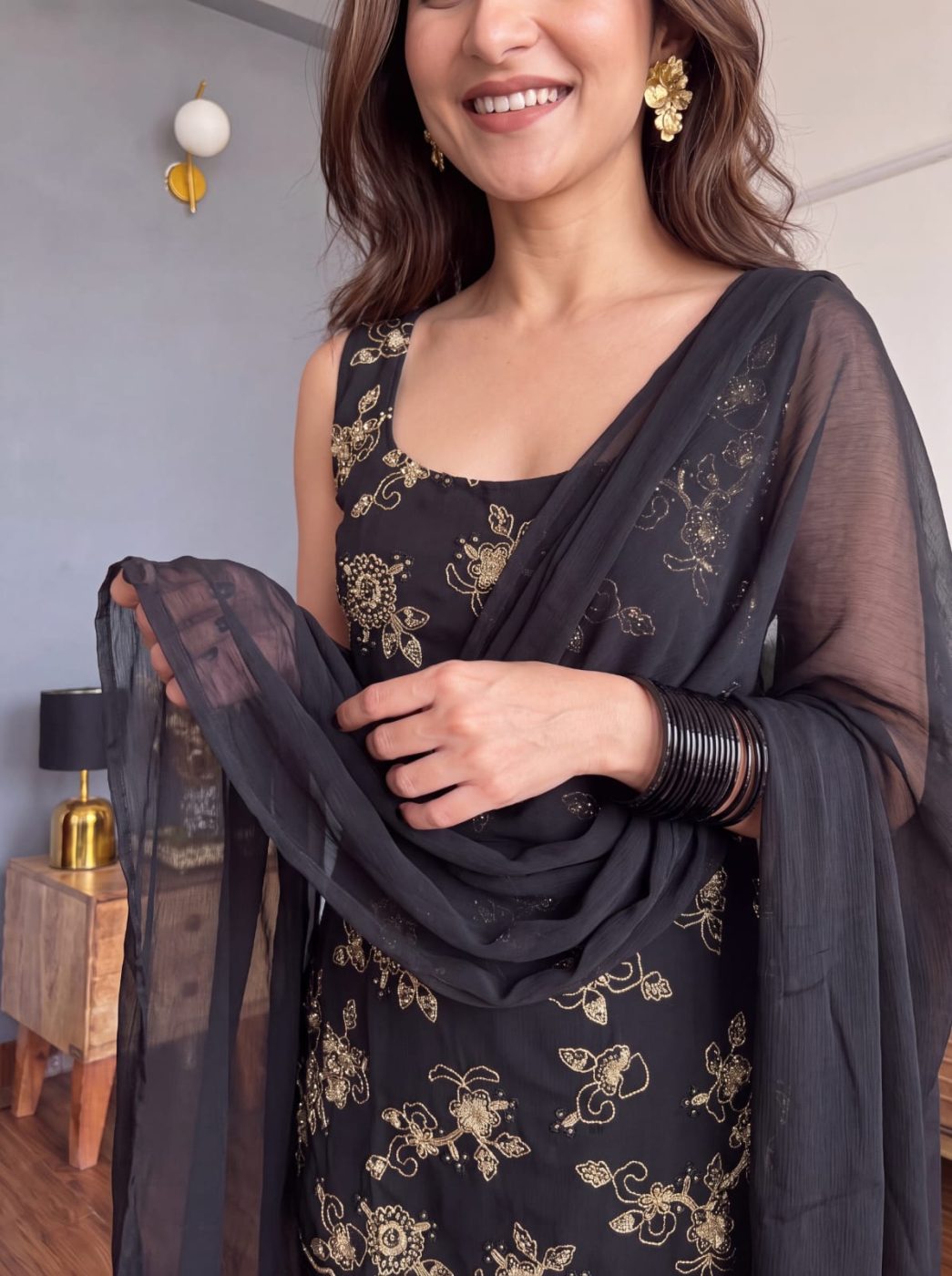 Most Beautiful and Attractive Catalog Add 📈 💞 KURTI  WITH PANT & DUPATTA MV-6070 (Black)
