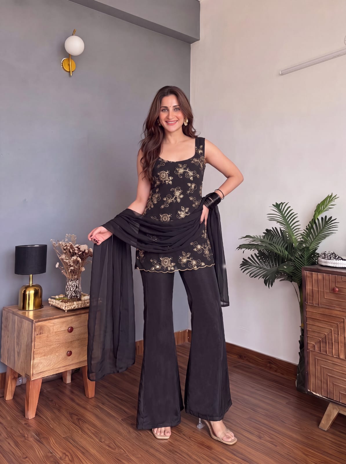 Most Beautiful and Attractive Catalog Add 📈 💞 KURTI  WITH PANT & DUPATTA MV-6070 (Black)